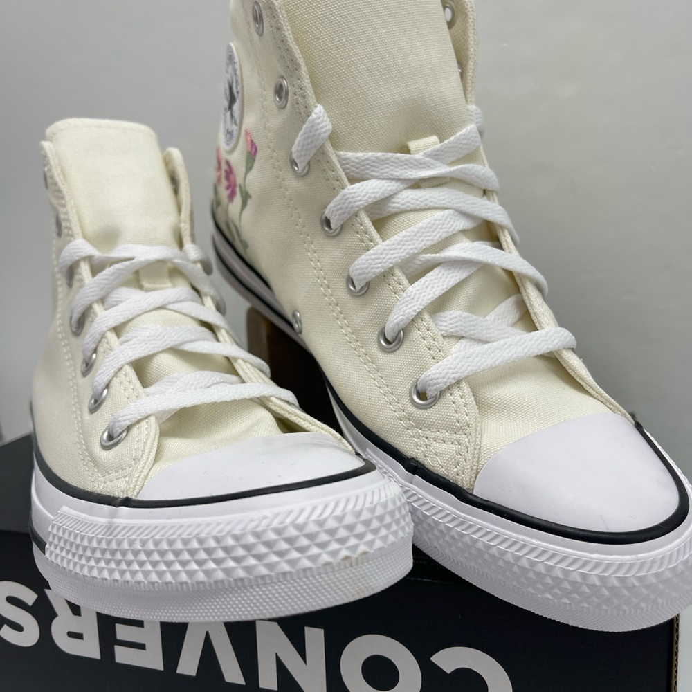 Converse WMNS High-Tops Pink Floral
CTAS HI
CORE FAT JELLYEIGH JITTER Sneakers - Picture 7 of 16